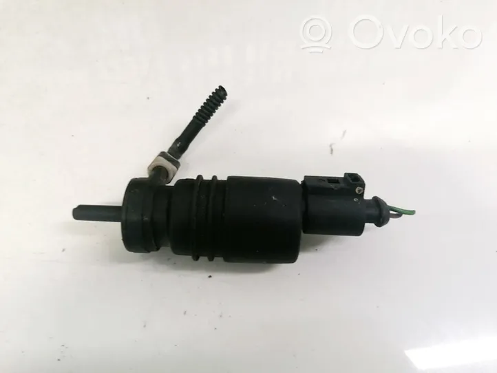 Volkswagen Golf III Pompe de lave-glace de pare-brise 1j0973722