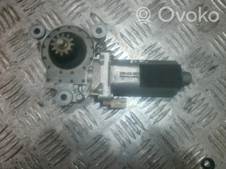 Volvo 850 Moteur de lève-vitre de porte avant 0130821604