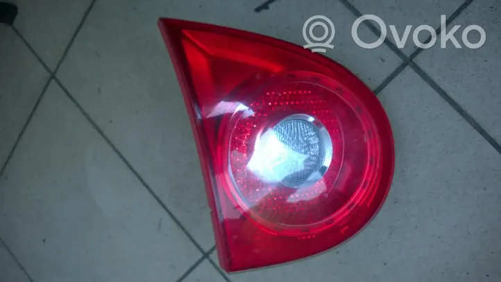 Volkswagen Golf V Lampy tylnej klapy bagażnika 1k6945093f