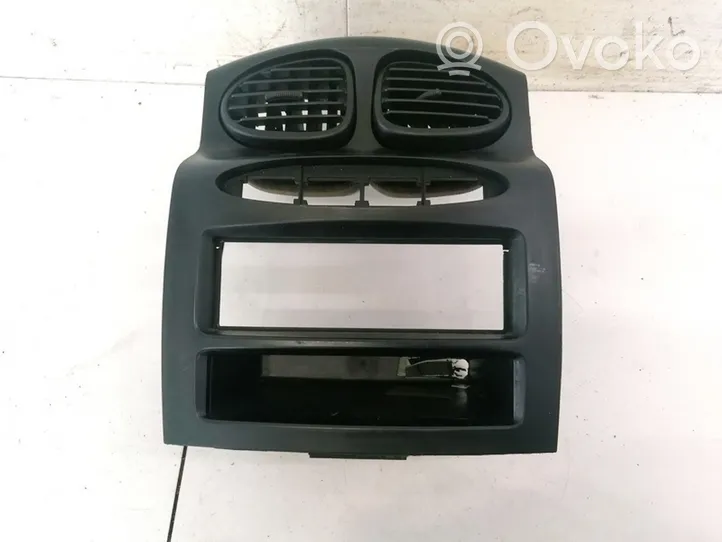 Hyundai Santa Fe Dash center air vent grill 