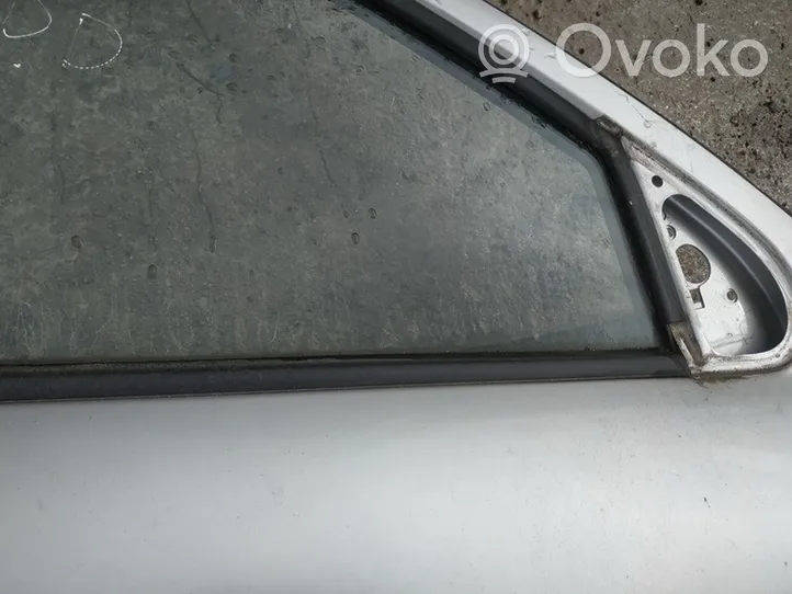 Hyundai Santa Fe Etuoven lasin muotolista 