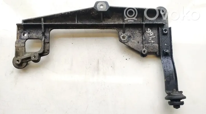 Volkswagen Touran I Engine mounting bracket 03G131159