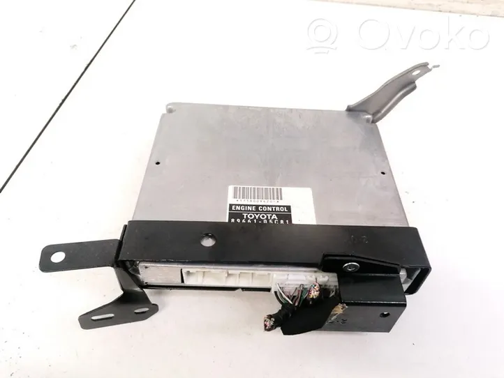 Toyota Avensis T250 Sterownik / Moduł ECU 8966105C81