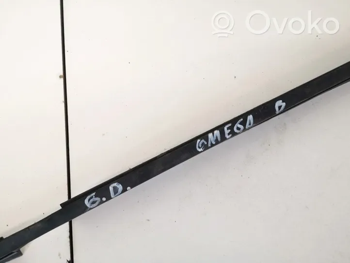 Opel Omega B1 Rivestimento modanatura del vetro della portiera posteriore 