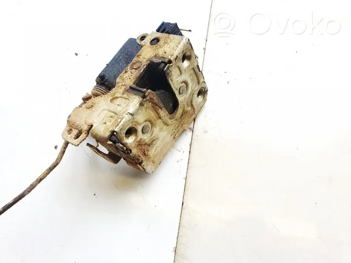 Dacia Logan I Rear door lock 