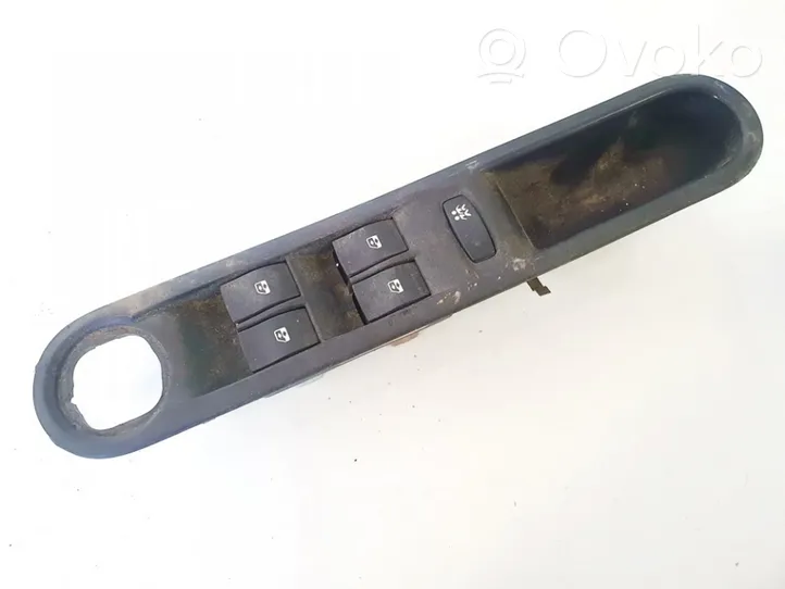 Renault Espace -  Grand espace IV Electric window control switch 8200250481