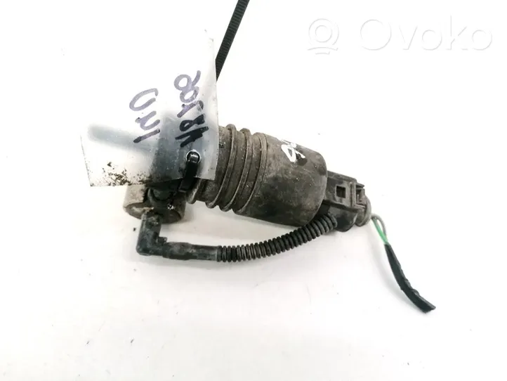 Volkswagen Touareg I Windscreen/windshield washer pump 