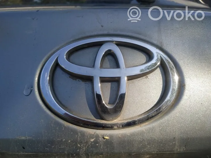 Toyota Avensis T250 Mostrina con logo/emblema della casa automobilistica 