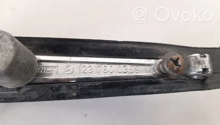 Mercedes-Benz E W123 Maniglia esterna per portiera anteriore 1237600359