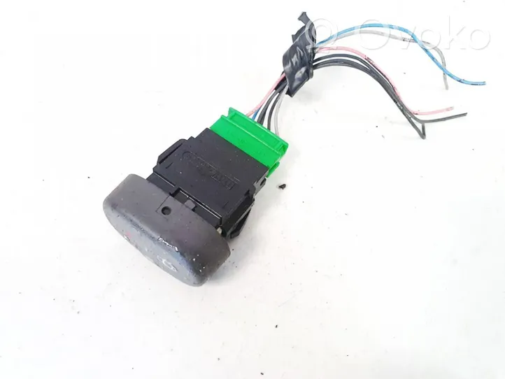 Renault Clio II Central locking switch button 421818b