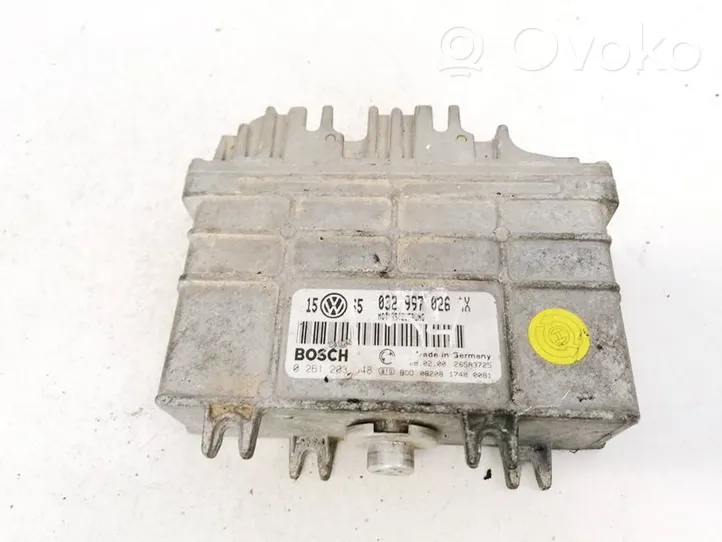 Volkswagen Golf III Calculateur moteur ECU 0261203647