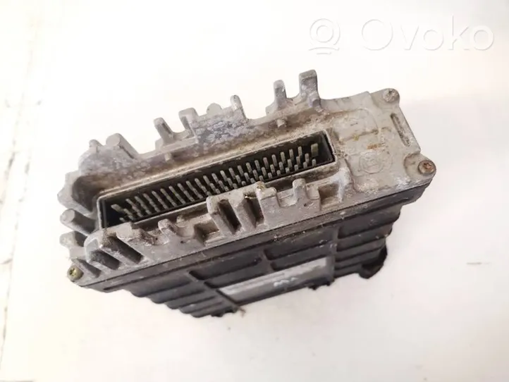 Volkswagen PASSAT B3 Calculateur moteur ECU 0261203558