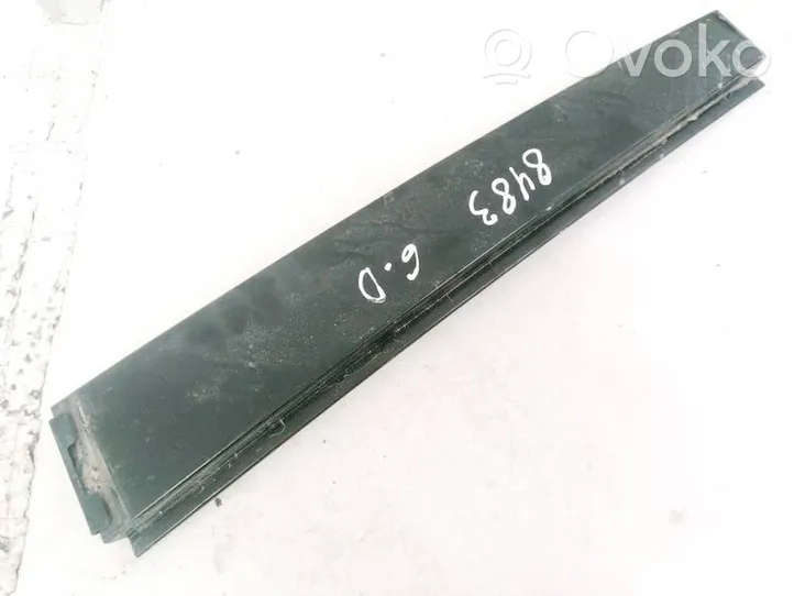 Volkswagen Touran I Moulures des vitres de la porte arrière 1T0839890