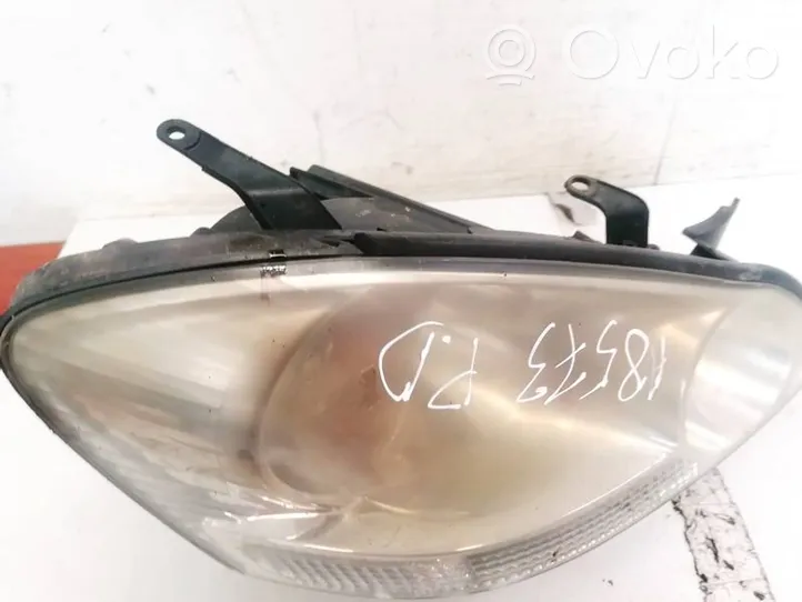 Toyota Avensis Verso Lampa przednia 