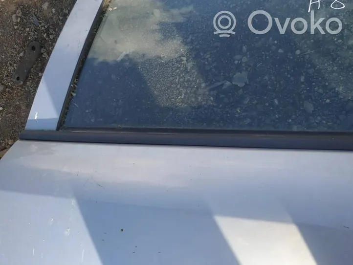 Opel Astra G Takaoven lasin muotolista 