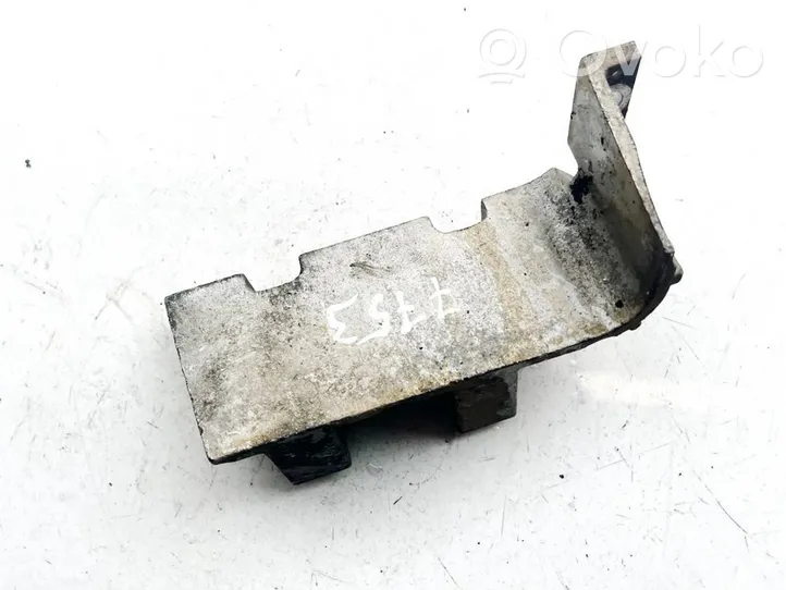 Hyundai Sonata Engine mounting bracket 