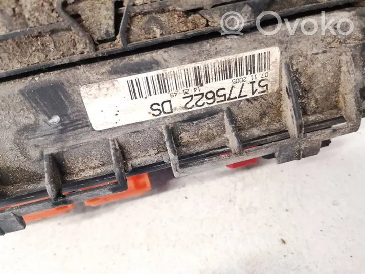 Fiat Grande Punto Skrzynka bezpieczników / Komplet 51775622