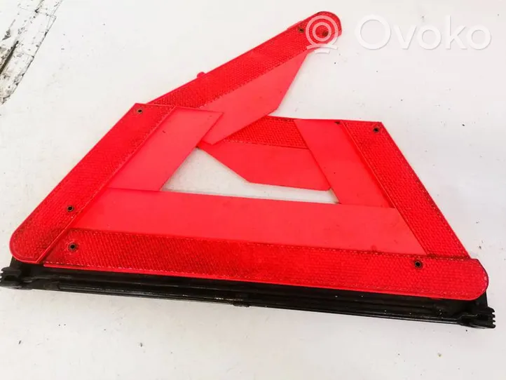 Volvo V50 Triangle d'avertissement E1327R030003