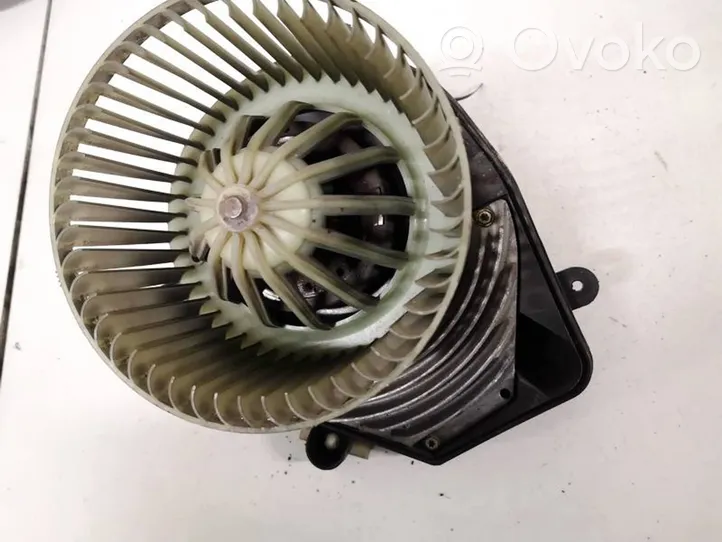 Volkswagen PASSAT B5.5 Ventola riscaldamento/ventilatore abitacolo 8D1820021