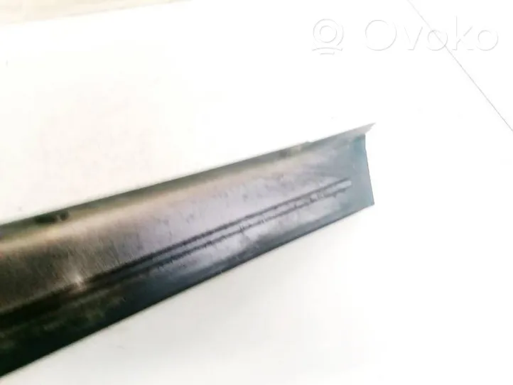 Audi A4 S4 B5 8D Rivestimento modanatura del vetro della portiera posteriore 