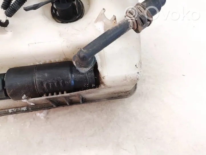 Volkswagen Golf V Headlight washer pump 