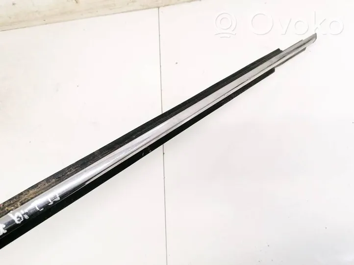 Audi 100 200 5000 C3 Rivestimento modanatura del vetro della portiera anteriore 