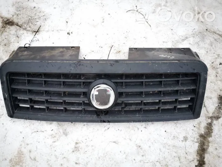 Fiat Doblo Atrapa chłodnicy / Grill 735395576