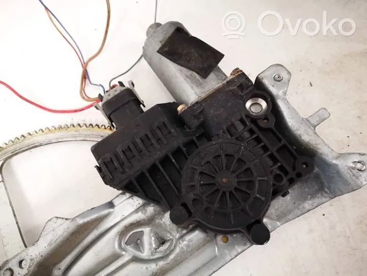 Opel Astra G Moteur de lève-vitre de porte avant 0130821769