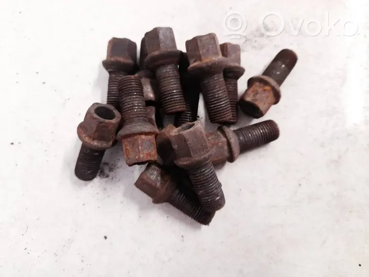 Volkswagen PASSAT B5 Nuts/bolts 