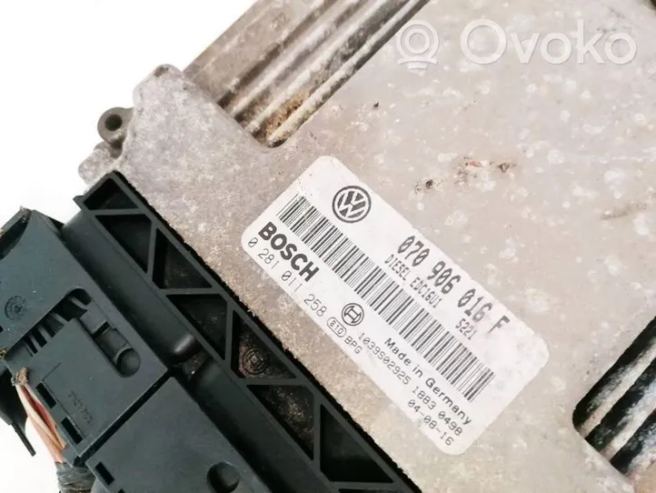 Volkswagen Touareg I Calculateur moteur ECU 070906016F