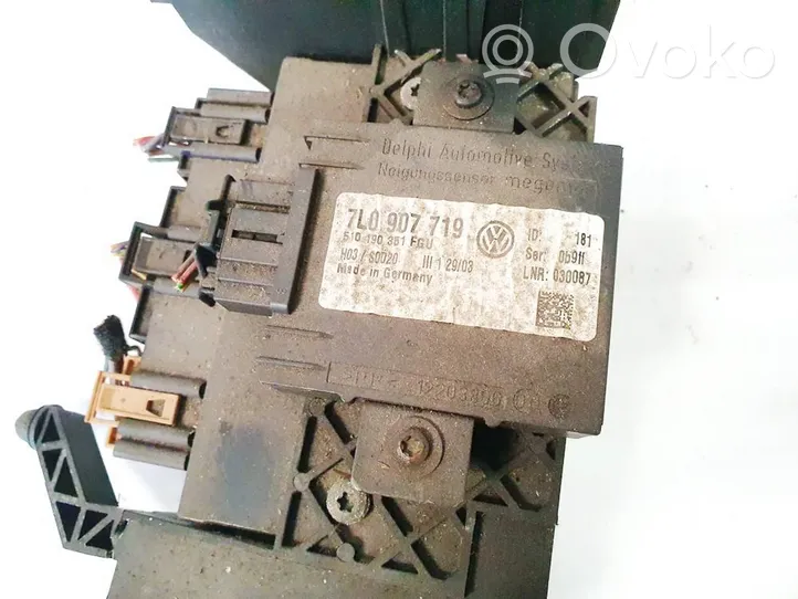 Volkswagen Touareg I Alarm control unit/module 7l0907719