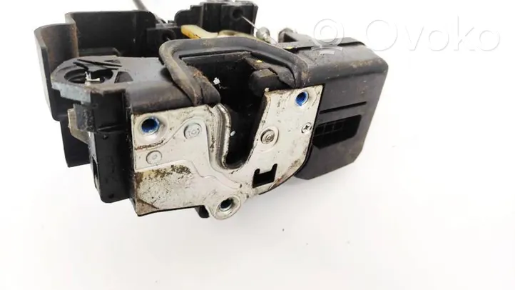 Chevrolet Captiva Front door lock 