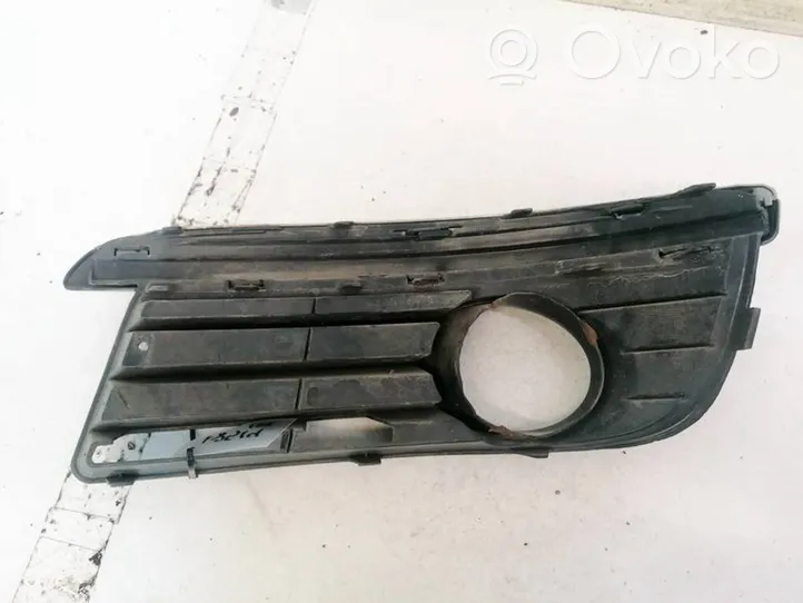 Volkswagen Jetta V Grille inférieure de pare-chocs avant 1K0853666H