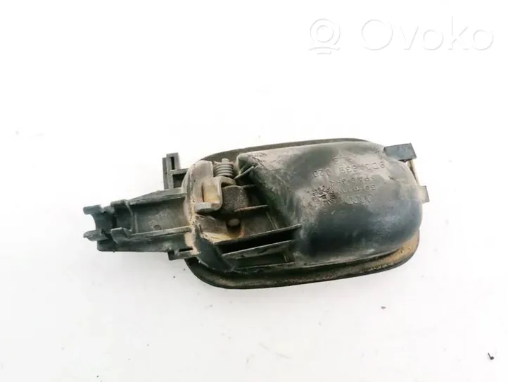 Audi A4 S4 B5 8D Maniglia esterna per portiera anteriore 8D0839020