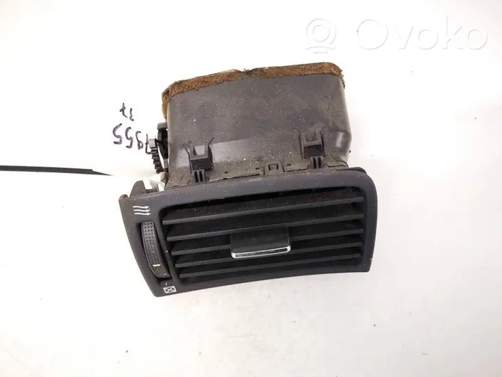 Toyota Avensis T250 Griglia di ventilazione centrale cruscotto 