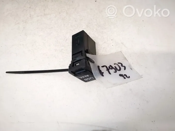 Toyota Verso Connecteur/prise USB fe00949