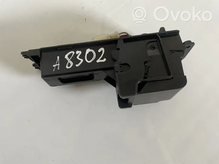 Audi A4 S4 B6 8E 8H Zapalniczka deski rozdzielczej 8e0863284b