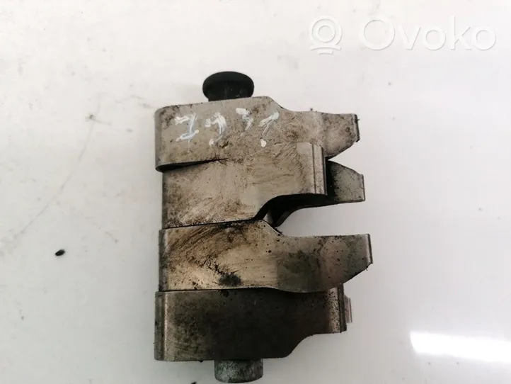 Mercedes-Benz E W212 Fuel Injector clamp holder 