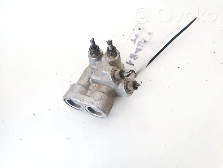 Volkswagen Transporter - Caravelle T4 Brake power pressure regulator 