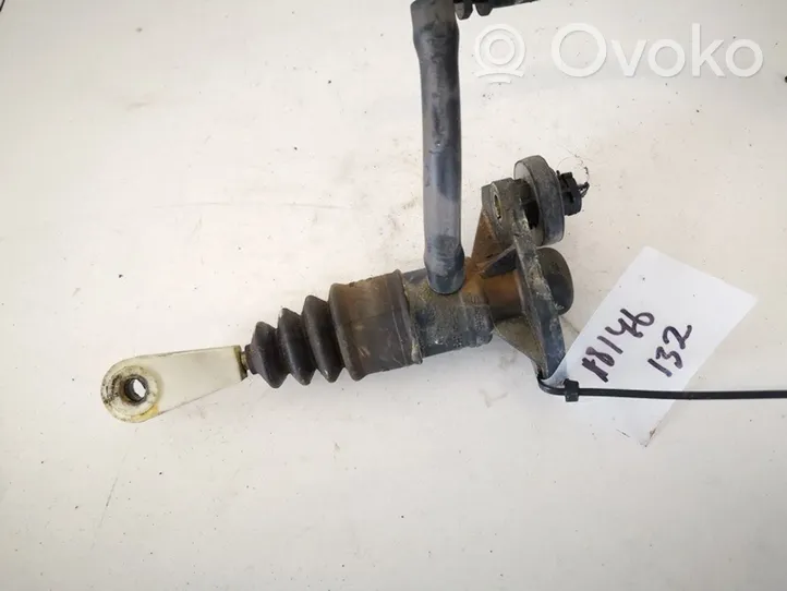 Audi A4 S4 B5 8D Pompa della frizione 8e1721401