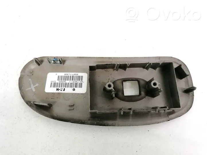 Dodge Caravan Etuoven ikkunan kytkimen kehys 746746511