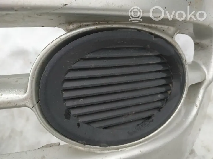Toyota Avensis Verso Etupuskurin alempi jäähdytinsäleikkö 