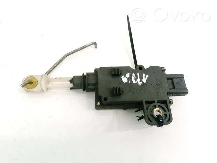 Nissan Primera Motor de bloqueo de puertas 84680AV600