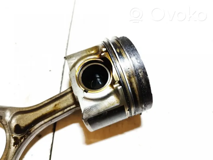 Subaru Legacy Piston avec bielle 