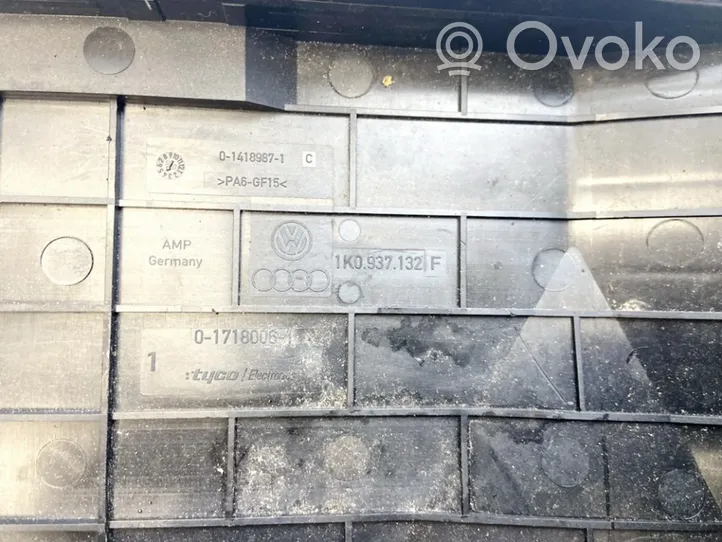 Skoda Octavia Mk2 (1Z) Pokrywa skrzynki bezpieczników 1k0937132