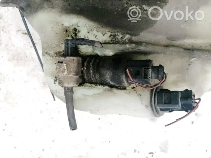 Volkswagen PASSAT B5 Tuulilasi tuulilasinpesimen pumppu 