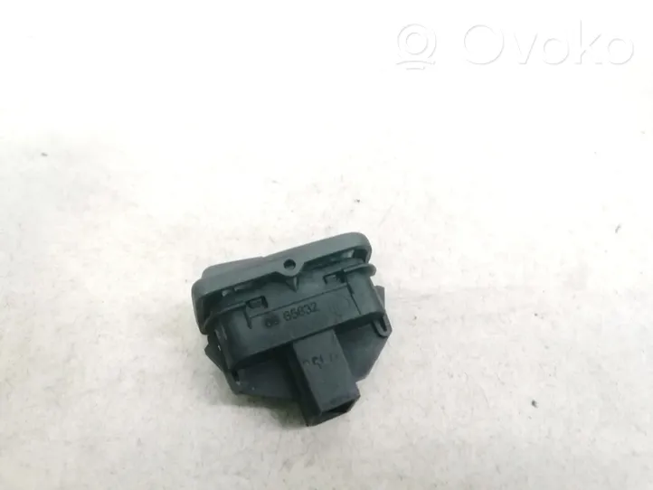 Volvo V50 Central locking switch button 30773333