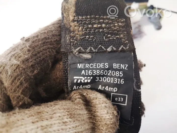 Mercedes-Benz ML W163 Задний ремень безопасности a1638602085