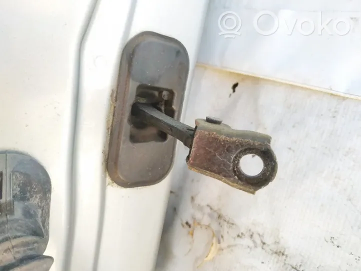 Nissan Qashqai Ogranicznik drzwi tylnych 