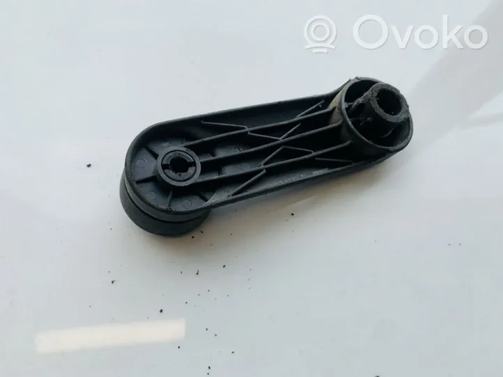 Opel Meriva A Manovella finestrino della portiera anteriore 90224834